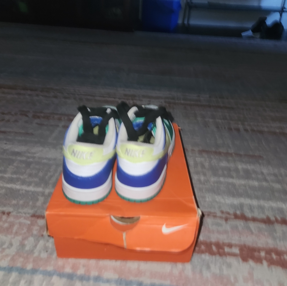 Nikes shoes - Picture 11 of 13